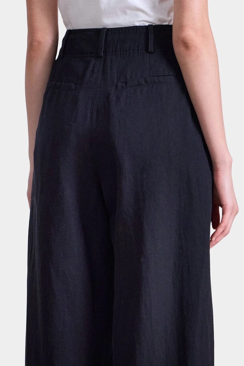 Apiece Apart | Bari Crop Trousers In Black - SHOP YUCCA Pants APIECE APART - YUCCA, Women’s clothing store Denver, women’s clothing website, women’s elevated pants, clothing boutiques near me, women’s elevated trousers.