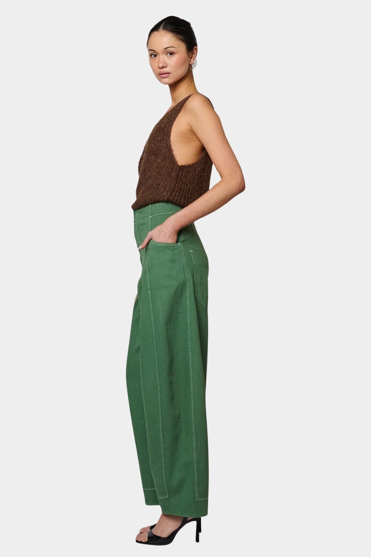 Atelier Delphine | Sweater Tank In Chocolate Brown - SHOP YUCCA Tank Top ATELIER DELPHINE - YUCCA Yucca store Denver, women’s clothing boutique near me, high quality capsule wardrobe, boutiques near me, women’s high quality tops