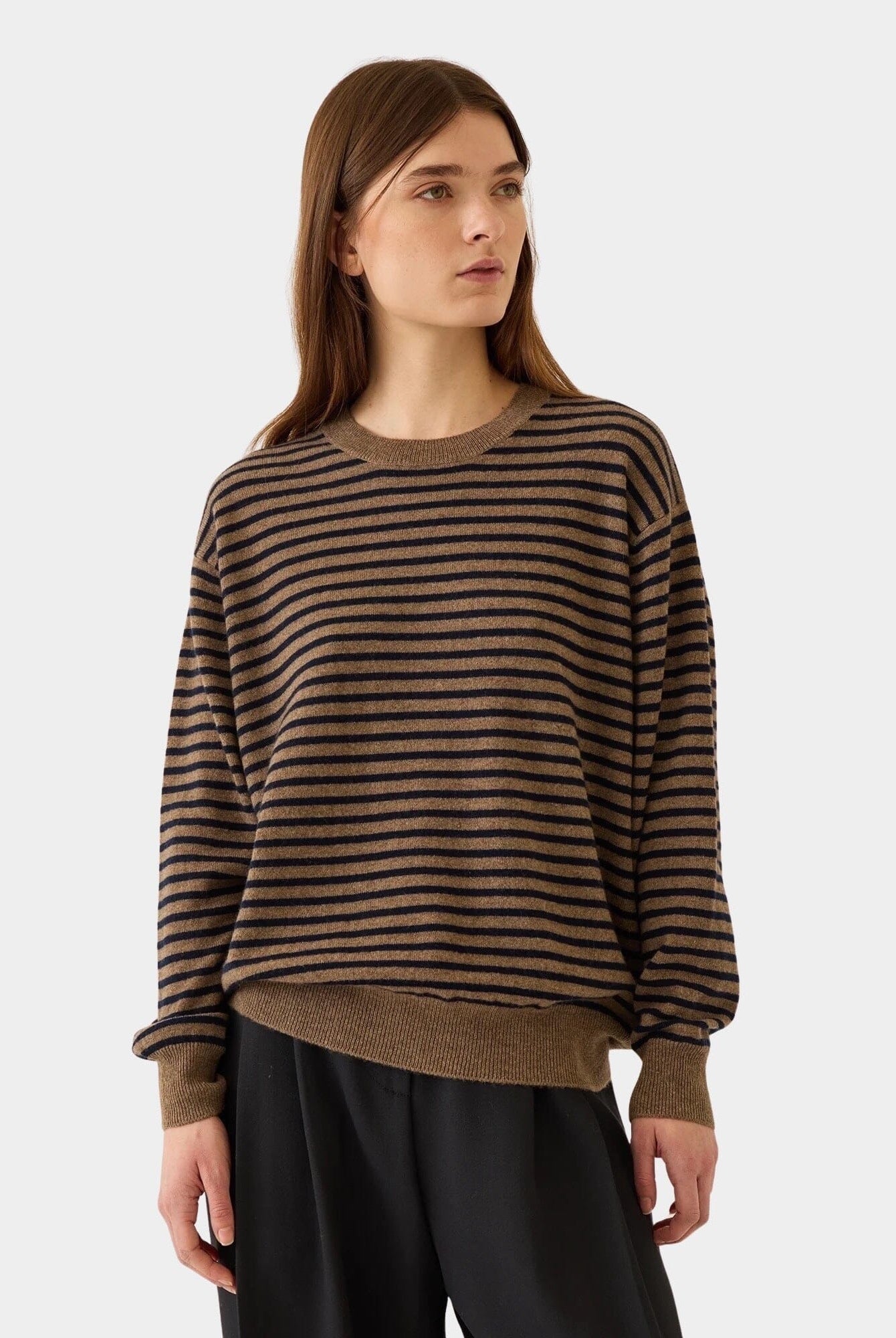 Demylee - Neve Cashmere Sweater - Beige/Navy- Knitwear - YUCCA, Artistic clothing for women, capsule wardrobe.