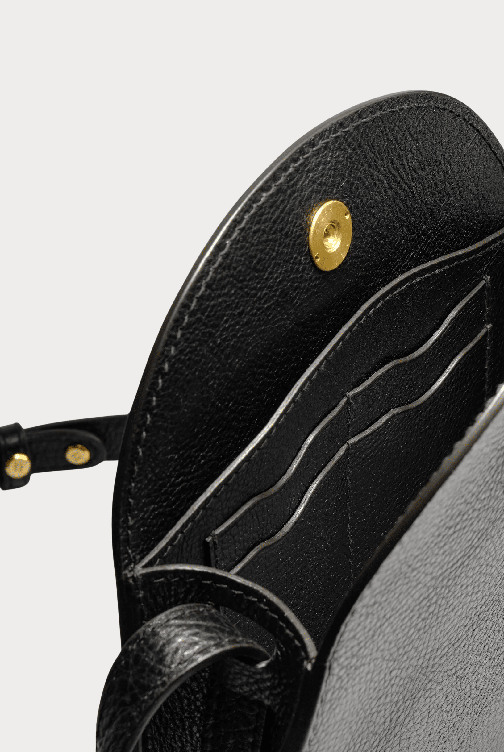 Lindquist | Eggi Bag In Black - SHOP YUCCA Handbags LINDQUIST - YUCCA Women’s clothing store Denver, women’s clothing website, women’s elevated basics, women’s high quality bags, women’s luxury bags, and women’s online bags.