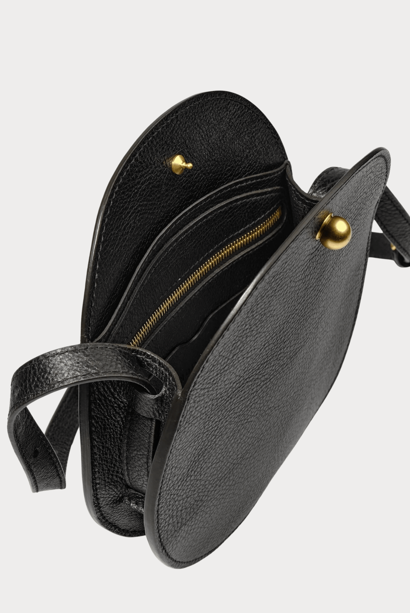 Lindquist | Eggi Bag In Black - SHOP YUCCA Handbags LINDQUIST - YUCCA Women’s clothing store Denver, women’s clothing website, women’s elevated basics, women’s high quality bags, women’s luxury bags, and women’s online bags.