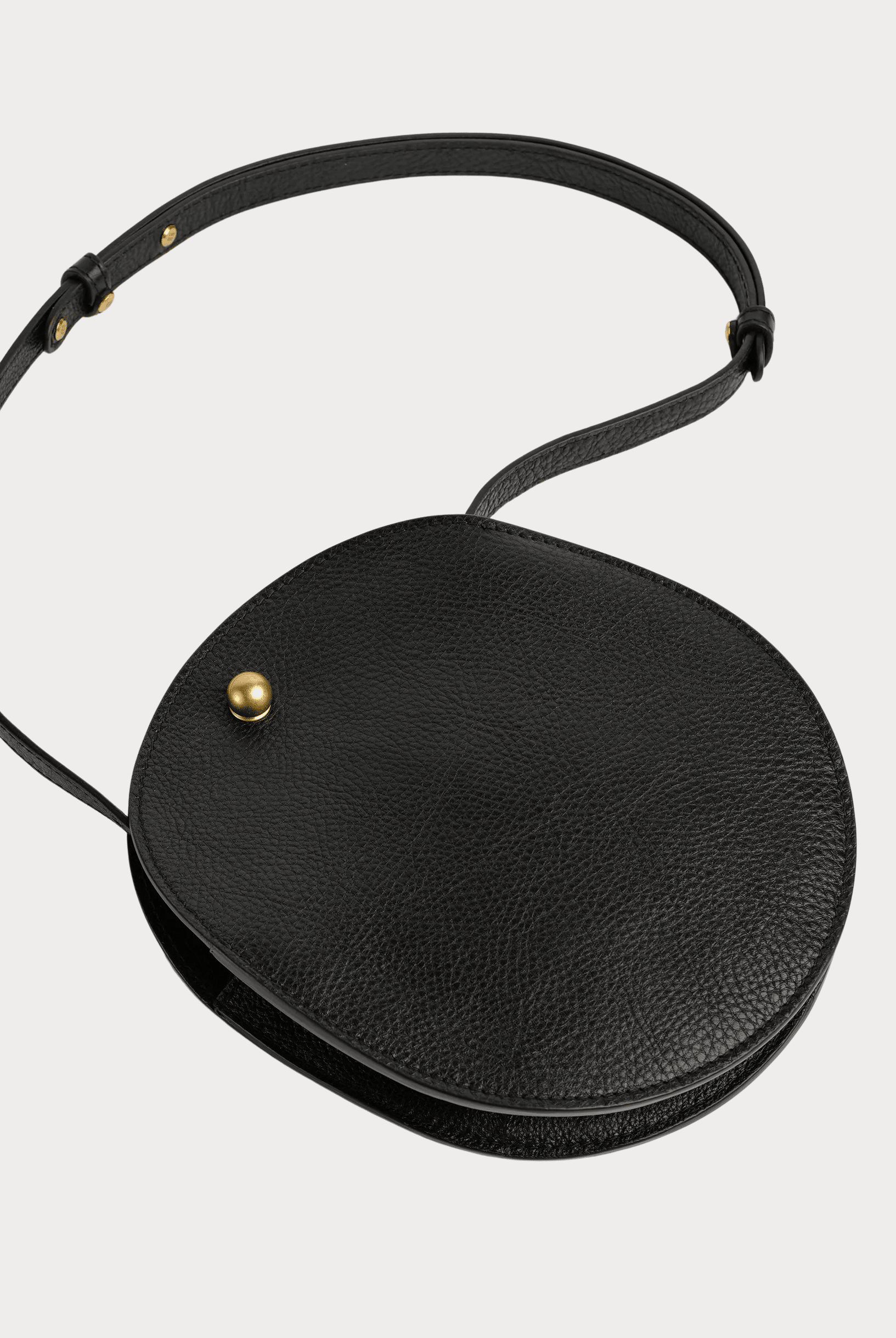 Lindquist | Eggi Bag In Black - SHOP YUCCA Handbags LINDQUIST - YUCCA Women’s clothing store Denver, women’s clothing website, women’s elevated basics, women’s high quality bags, women’s luxury bags, and women’s online bags.