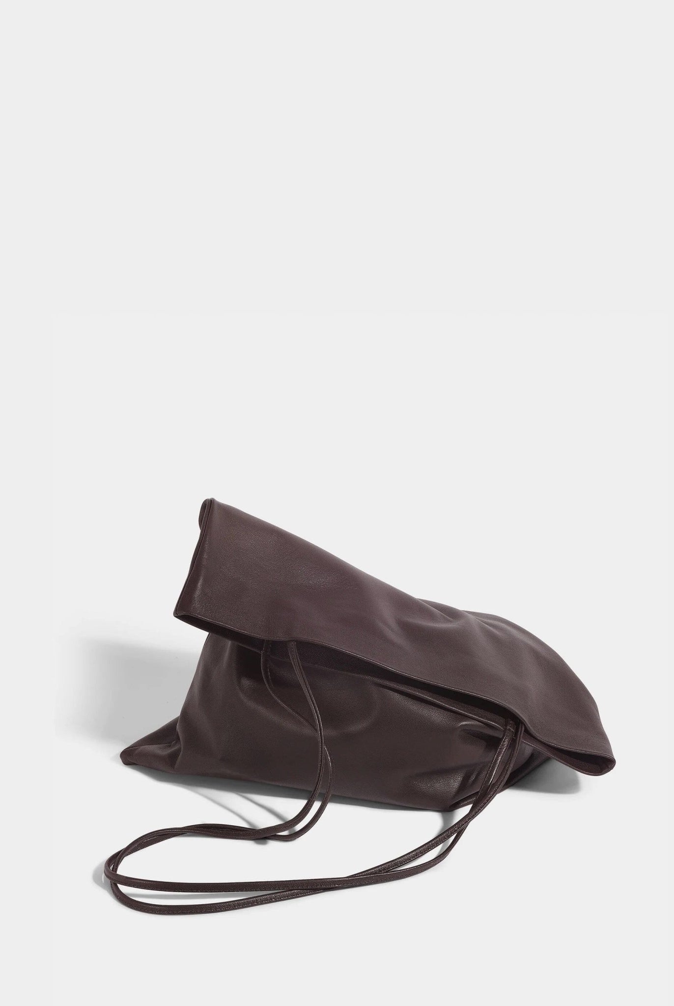 Modern Weaving | Slim Lamb Sak In Braun - SHOP YUCCA Handbags MODERN WEAVING - YUCCA, Women’s clothing store Denver, women’s high quality bags, women’s online leather bags, minimalist leather bags.