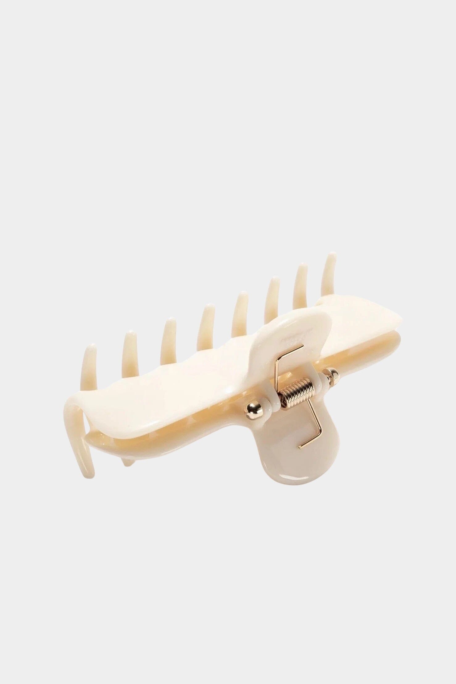 UNDO - 4" Claw Clip In Ivory - SHOP YUCCA Hair UNDO - YUCCA Yucca store Denver, women’s clothing boutique near me, high quality hair clips, durable hair clips, minimalist hair clips.