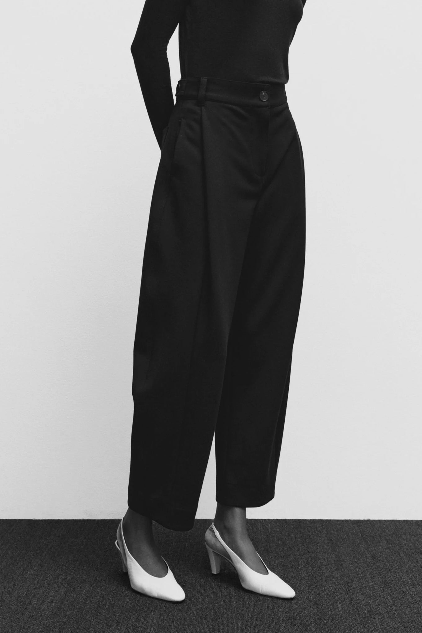 Women’s relaxed trousers with clean tailoring and everyday fit