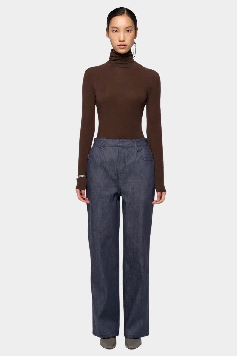 Amomento Turtle T-Shirt in Brown worn with wide-leg blue jeans, front view at YUCCA Denver