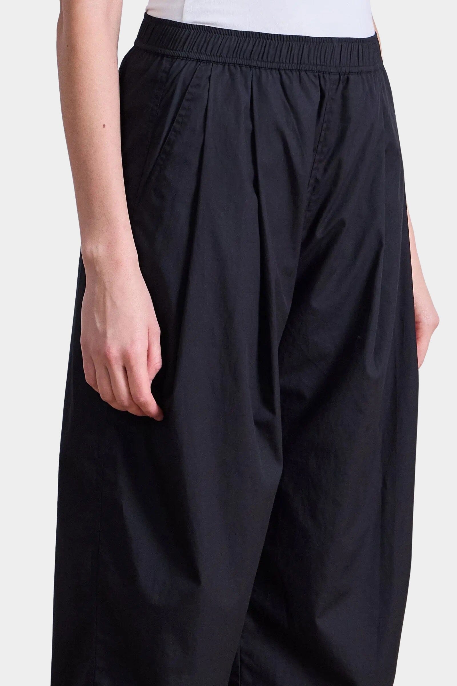 Apiece Apart Spa Pleat Pant black organic cotton pleated elastic waist trousers detail