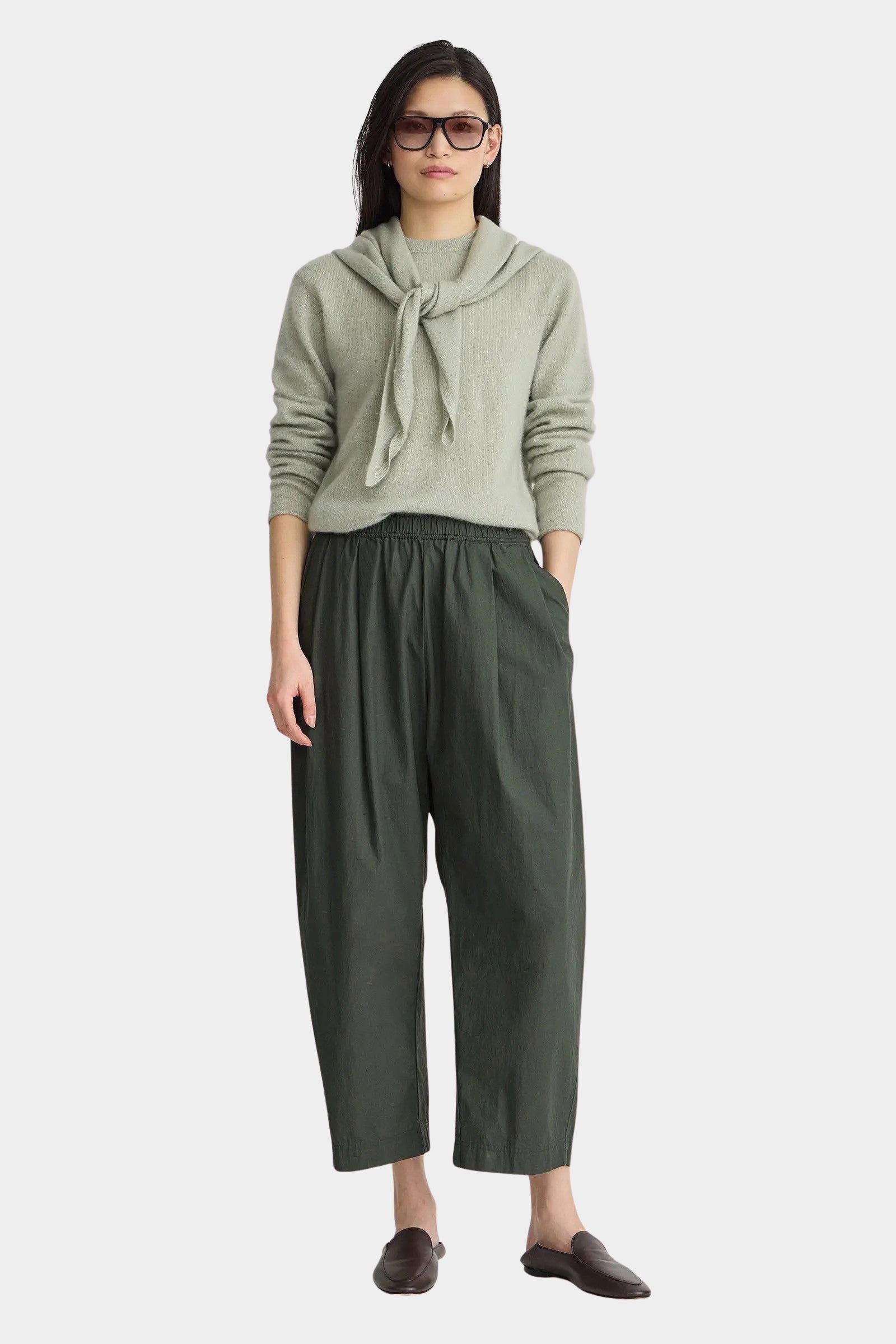 Apiece Apart Spa Pleat Pant Rosin on model featuring a relaxed barrel leg silhouette, elastic waistband, front pleats, side pockets, and cropped ankle length. YUCCA Denver