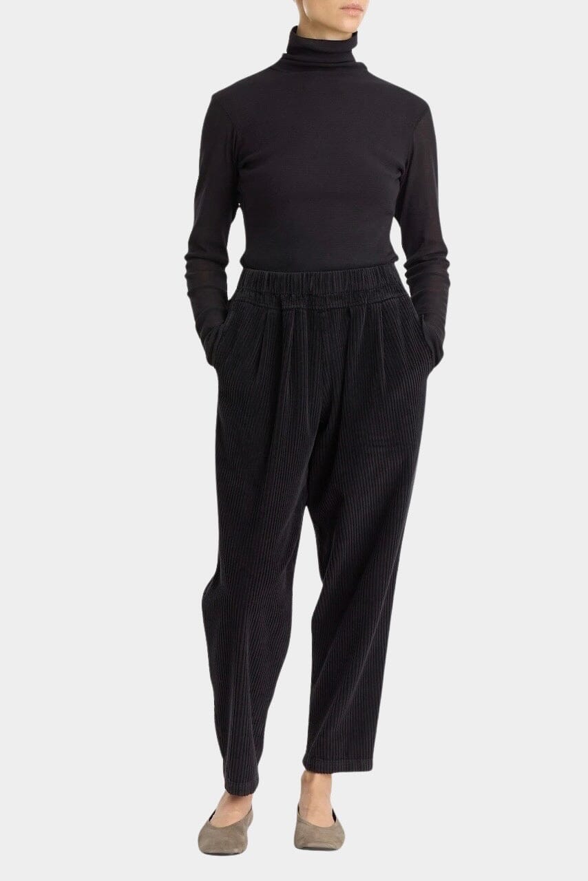 Black Crane | Carpenter Pants In Dark Navy - SHOP YUCCA Pants BLACK CRANE - YUCCA Artistic clothing for women, boutique near me, boutique stores near me, capsule wardrobe, fashion for women over 50.
