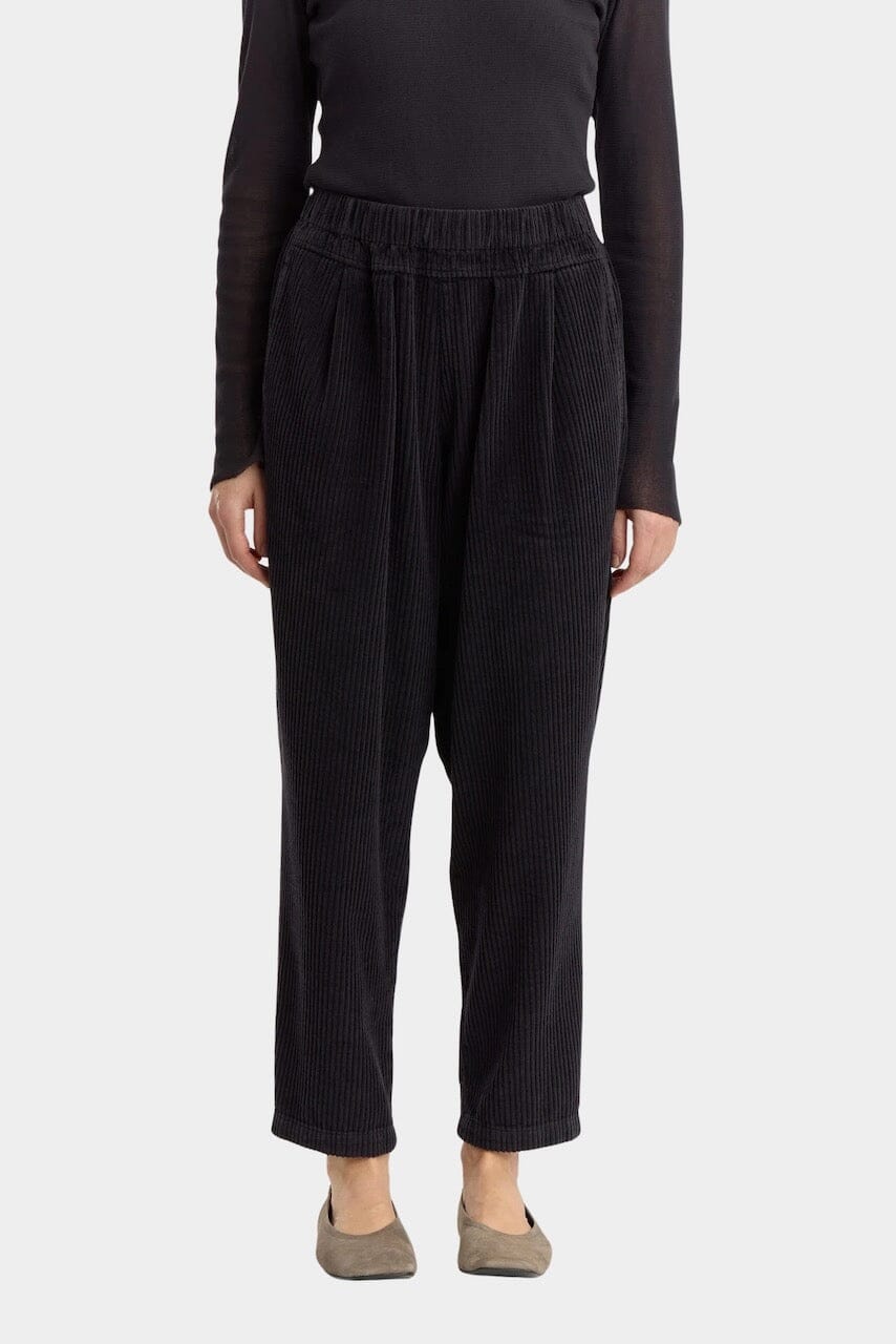 Black Crane | Carpenter Pants In Dark Navy - SHOP YUCCA Pants BLACK CRANE - YUCCA Artistic clothing for women, boutique near me, boutique stores near me, capsule wardrobe, fashion for women over 50.