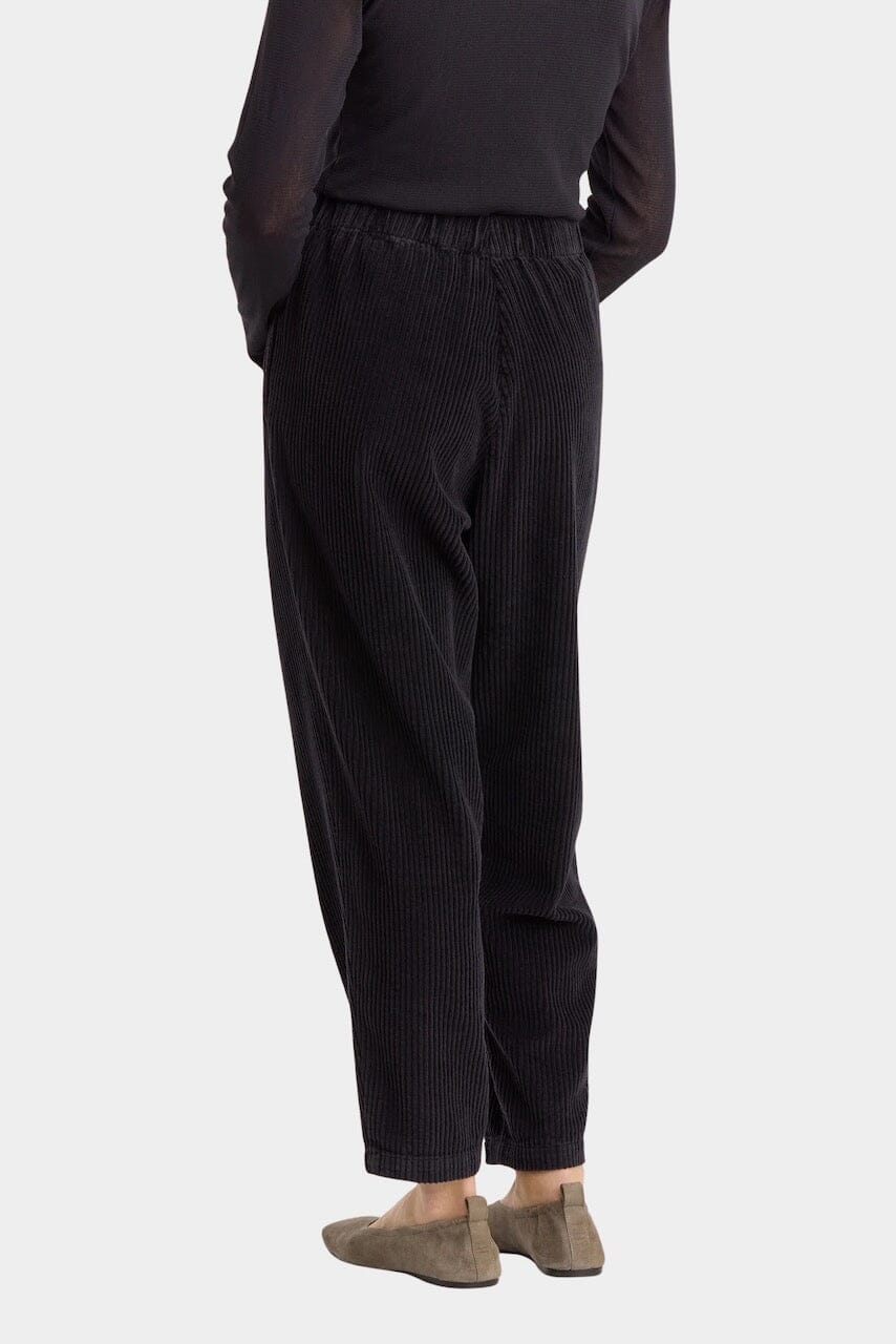Black Crane | Carpenter Pants In Dark Navy - SHOP YUCCA Pants BLACK CRANE - YUCCA Artistic clothing for women, boutique near me, boutique stores near me, capsule wardrobe, fashion for women over 50.