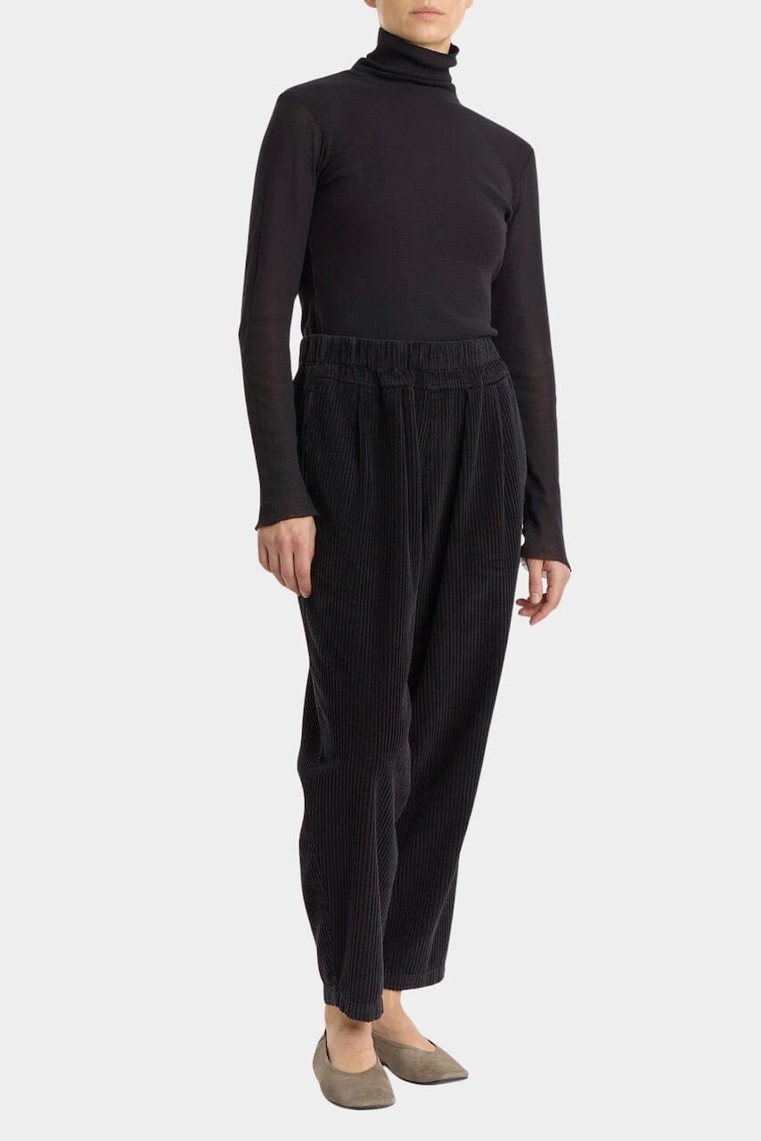 Black Crane | Carpenter Pants In Dark Navy - SHOP YUCCA Pants BLACK CRANE - YUCCA Artistic clothing for women, boutique near me, boutique stores near me, capsule wardrobe, fashion for women over 50.