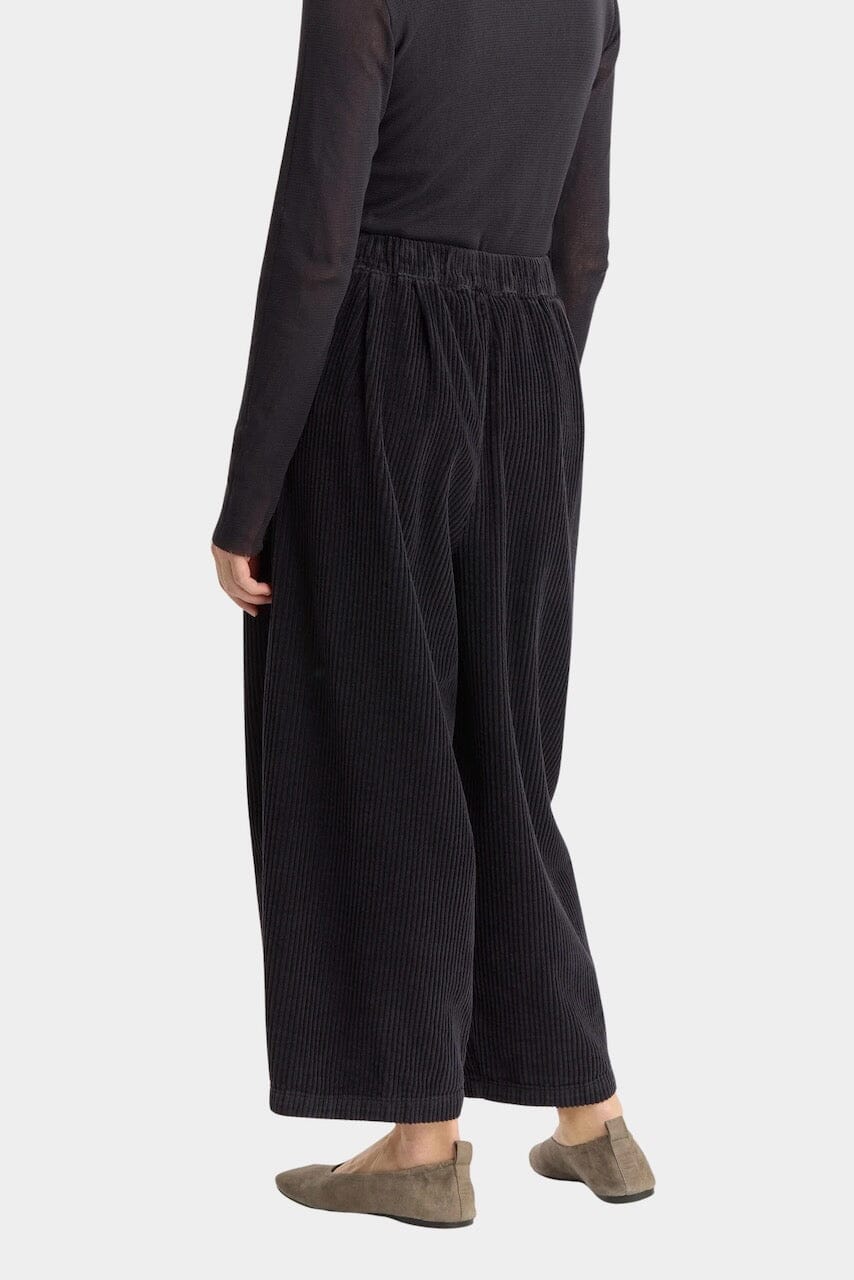 Black Crane | Wide Pants In Dark Navy - SHOP YUCCA Pants BLACK CRANE - YUCCA Artistic clothing for women, boutique near me, boutique stores near me, capsule wardrobe, fashion for women over 50