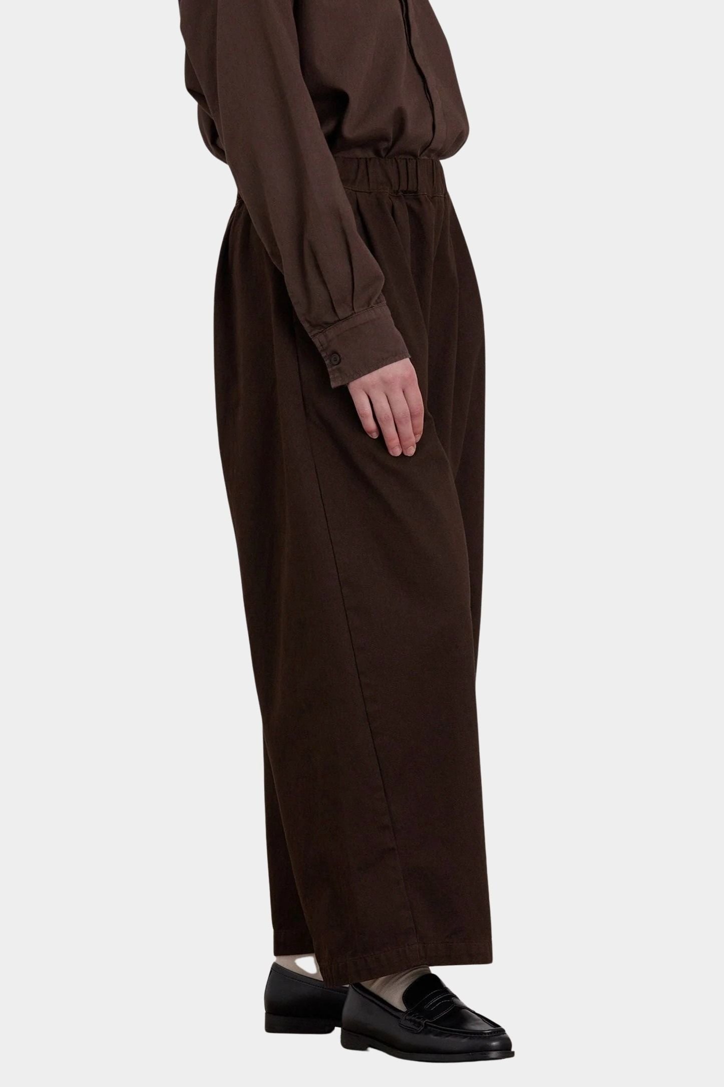 Black Crane Wide Pants Dk. Cacao side view showing cropped length and relaxed silhouette