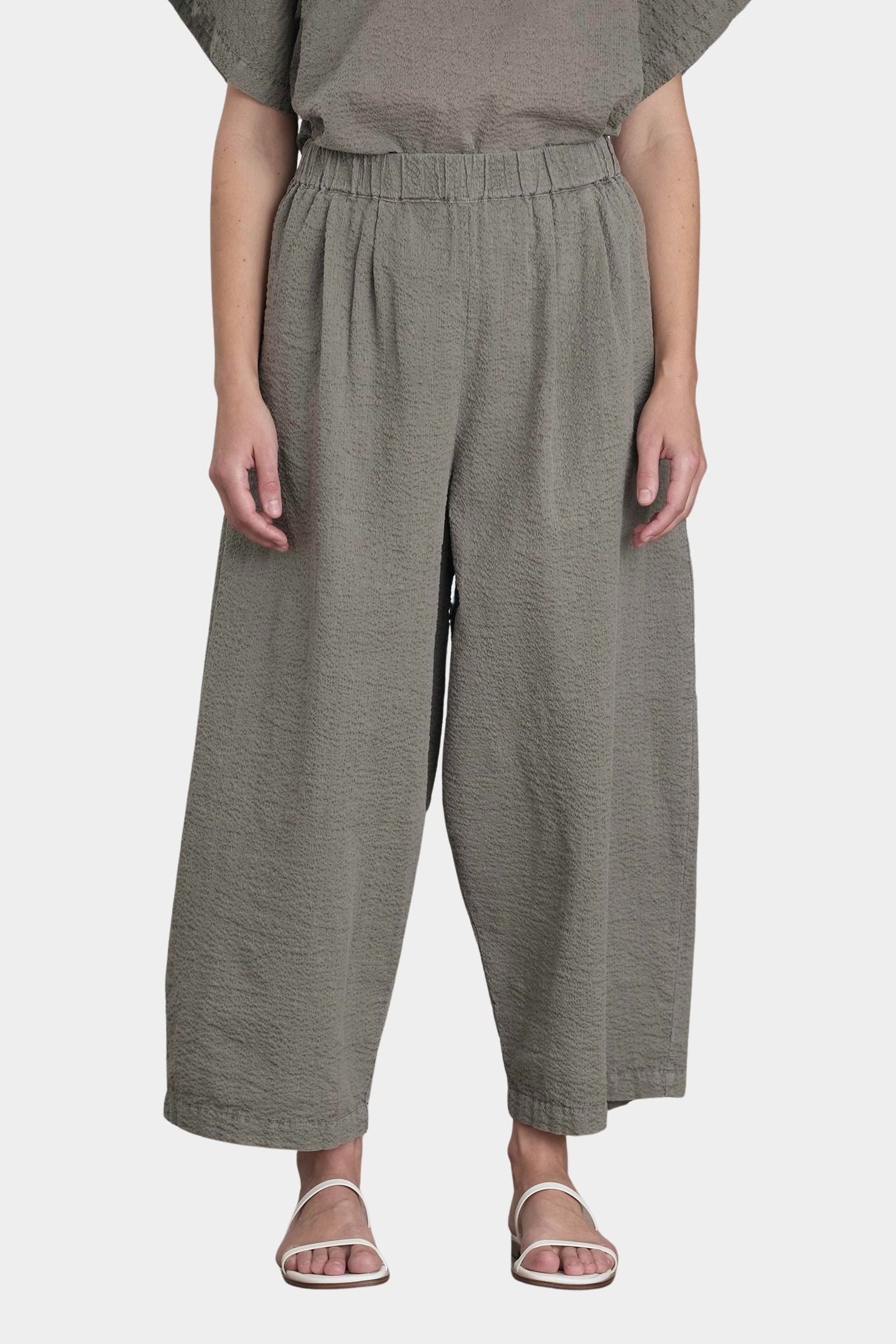 Black Crane wide pants p grey full body relaxed fit wide leg silhouette