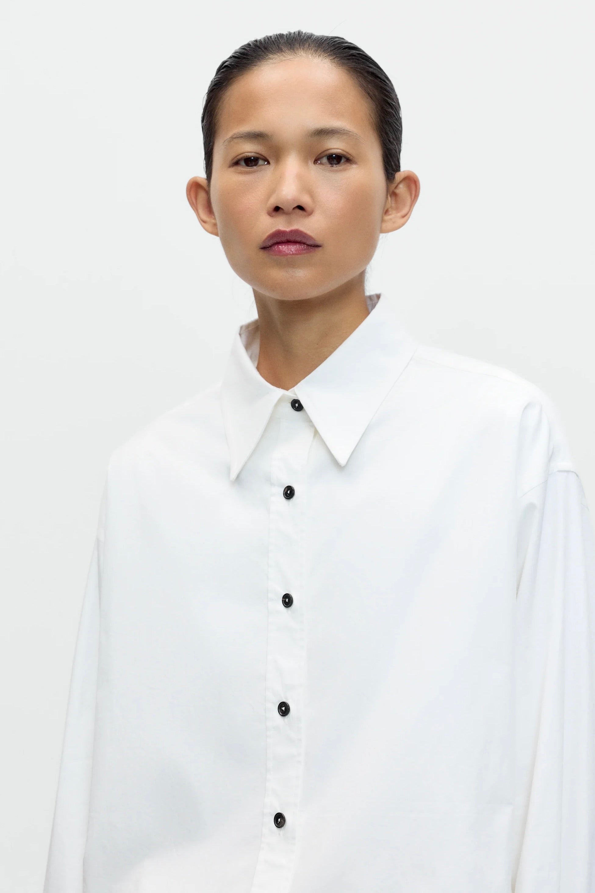 Cordera Bomber Shirt White oversized cotton bomber shirt front detail