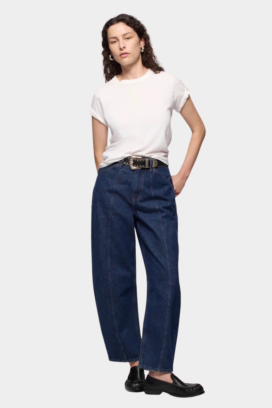 DALA Lido Ankle Jean Rinse full front view, mid rise ankle length barrel leg denim