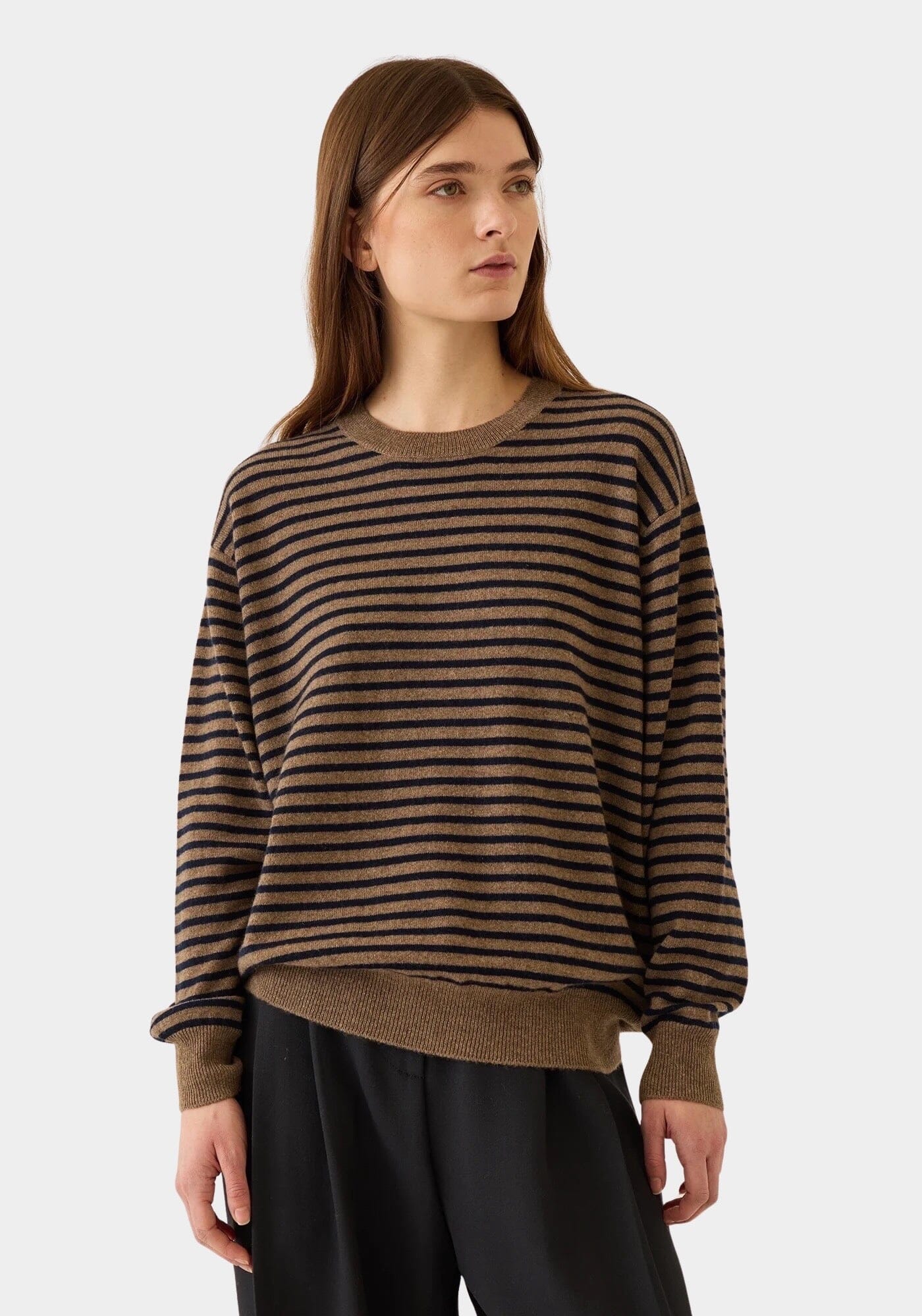 DEMYLEE | Neve Cashmere Sweater - Beige/Navy- SHOP YUCCA Knitwear DEMYLEE - YUCCA Artistic clothing for women, boutique near me, boutique stores near me, capsule wardrobe, fashion for women over 50