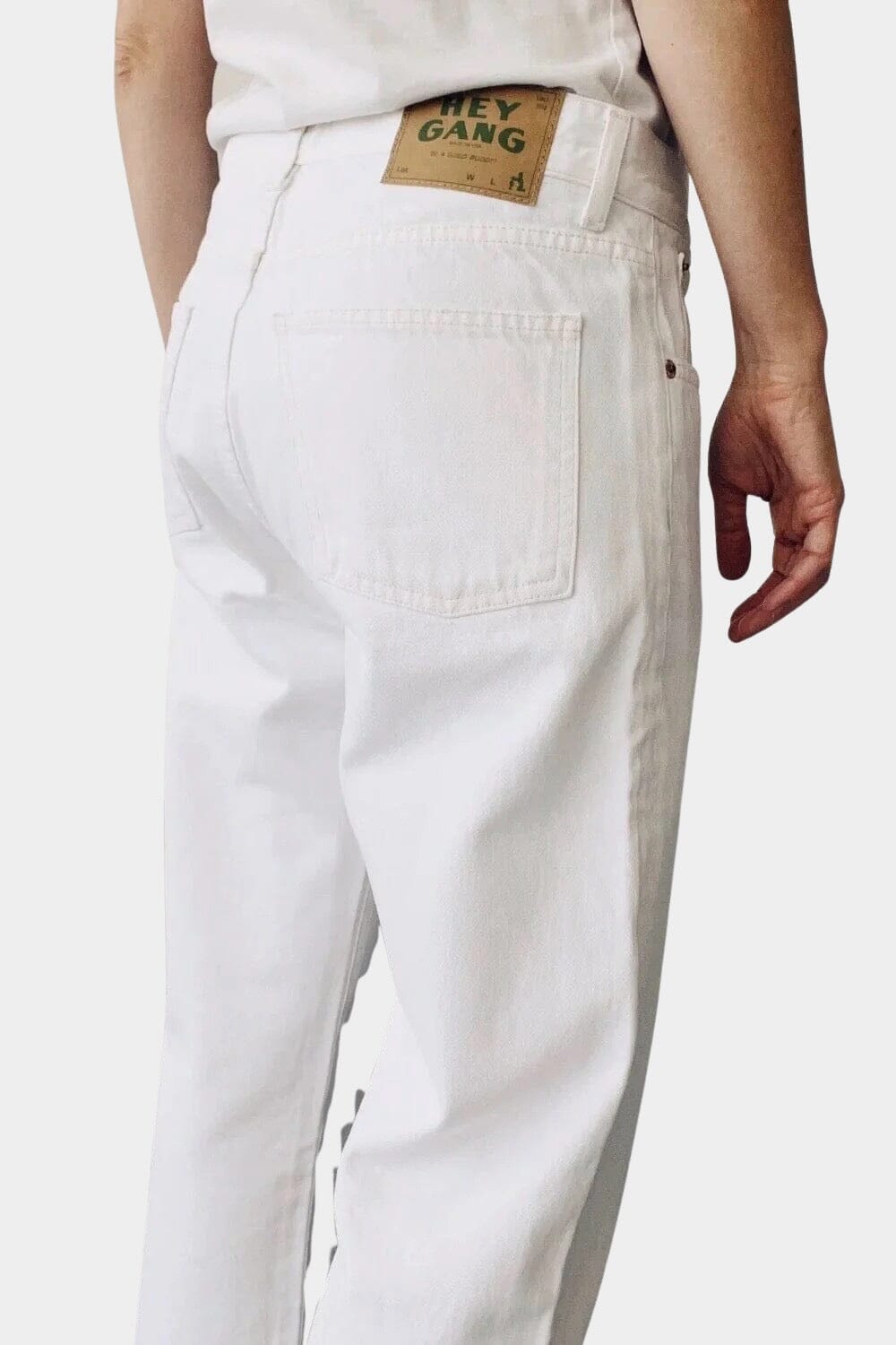 Hey Gang | The Loose Crop In White - SHOP YUCCA Pants HEY GANG - YUCCA, Best boutique shopping in Denver, boutiques Denver, high end denim jeans online, capsule wardrobe, shop local Denver.