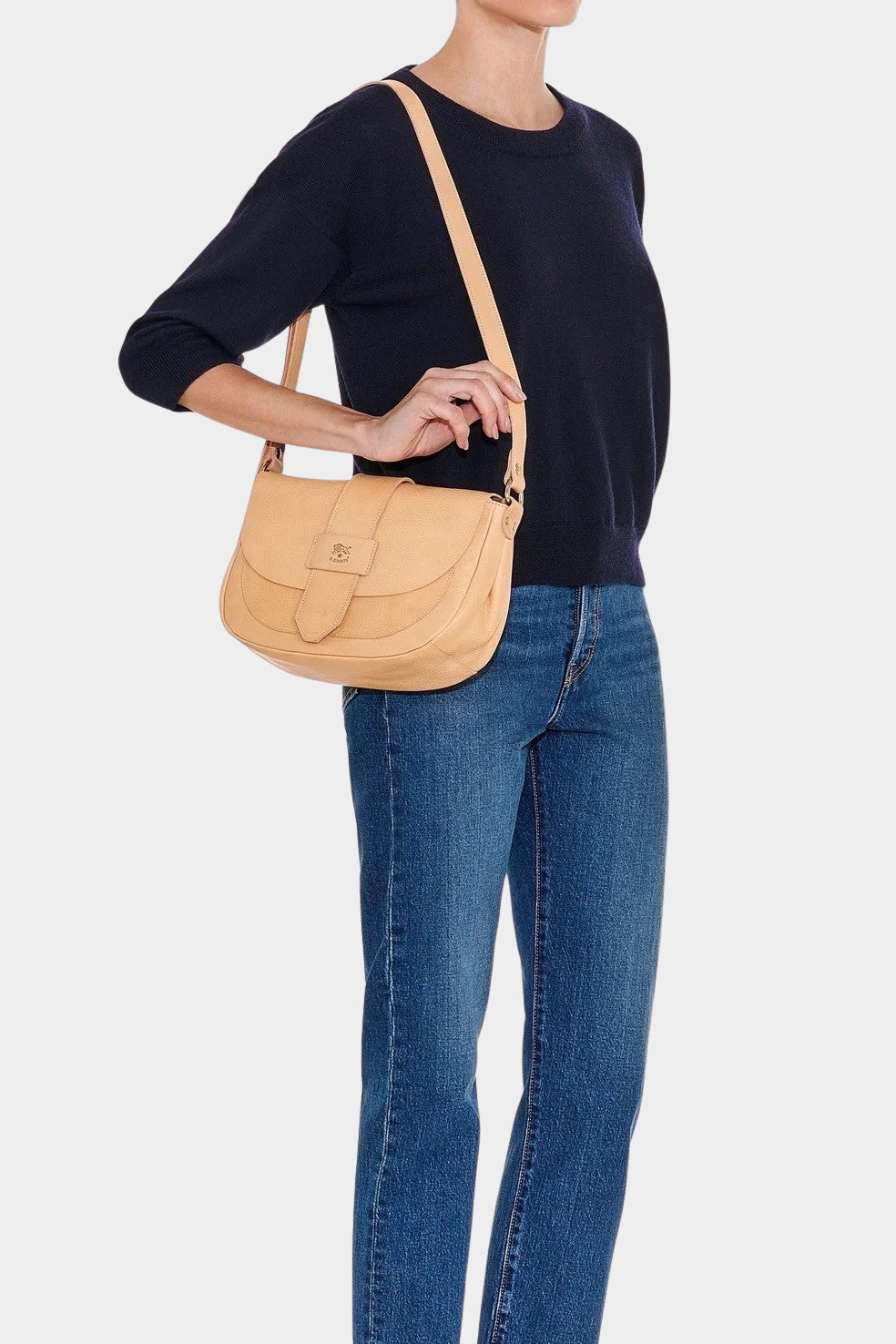 IL BISONTE natural leather crossbody bag worn crossbody on model