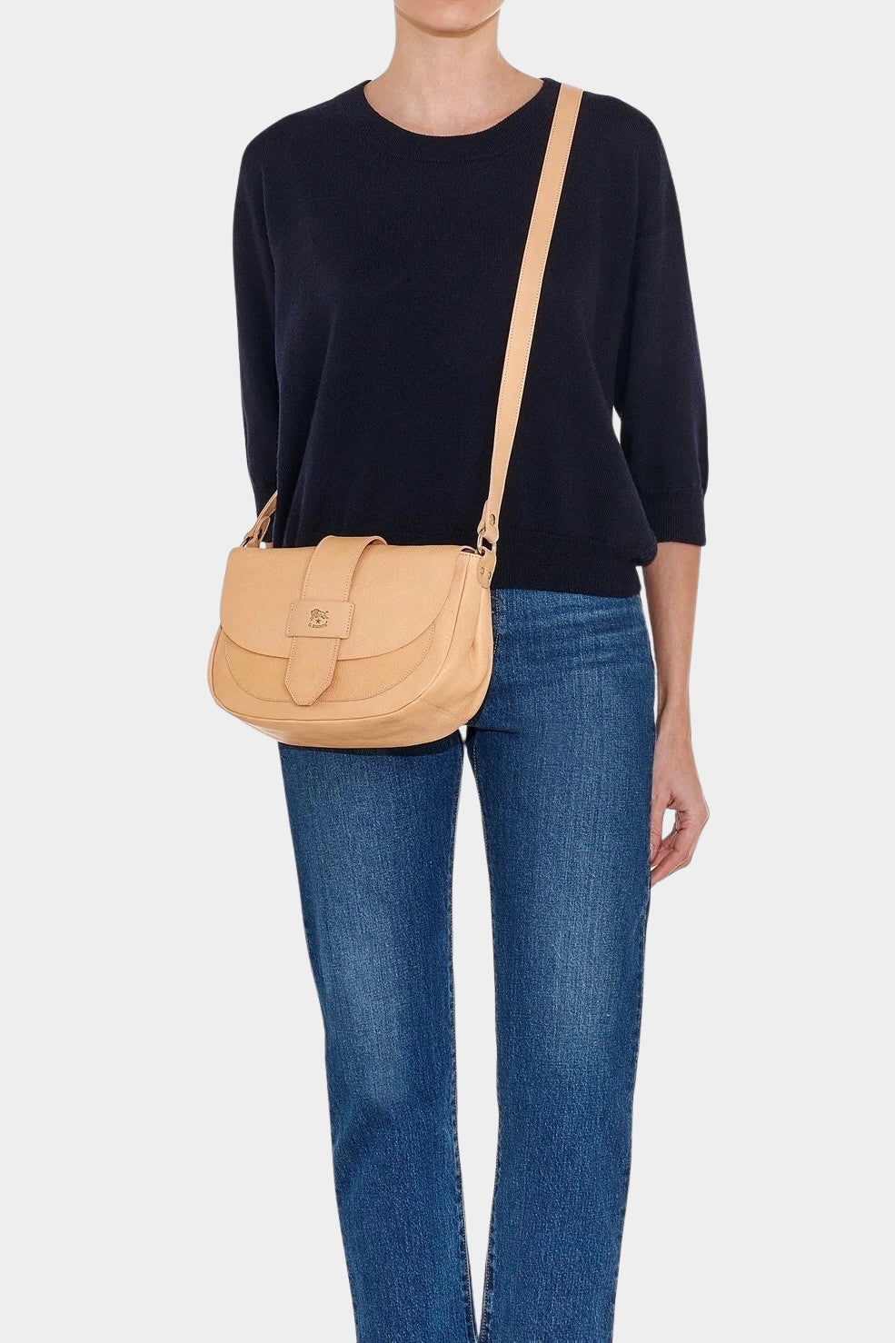 IL BISONTE structured leather crossbody bag natural shoulder styling