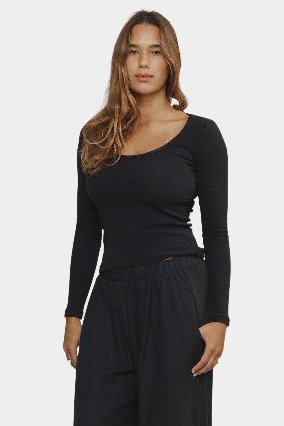 Woman wearing Jungmaven Paseo Long Sleeve Tee in Black, scoop neckline detail