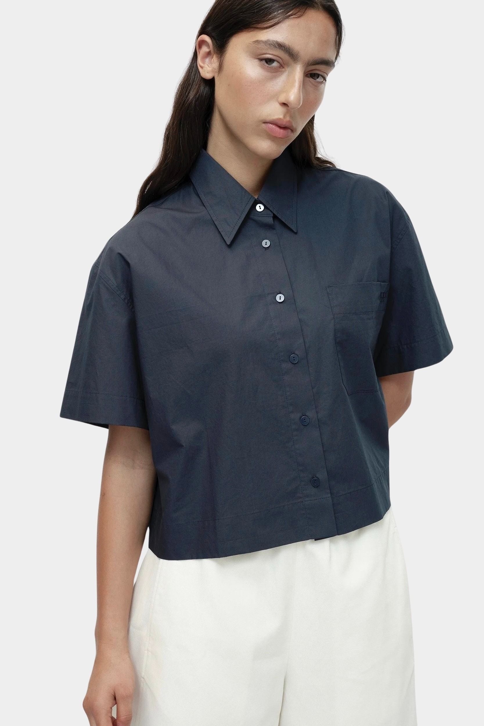 Cropped navy cotton poplin short sleeve shirt with pointed collar and relaxed oversized fit