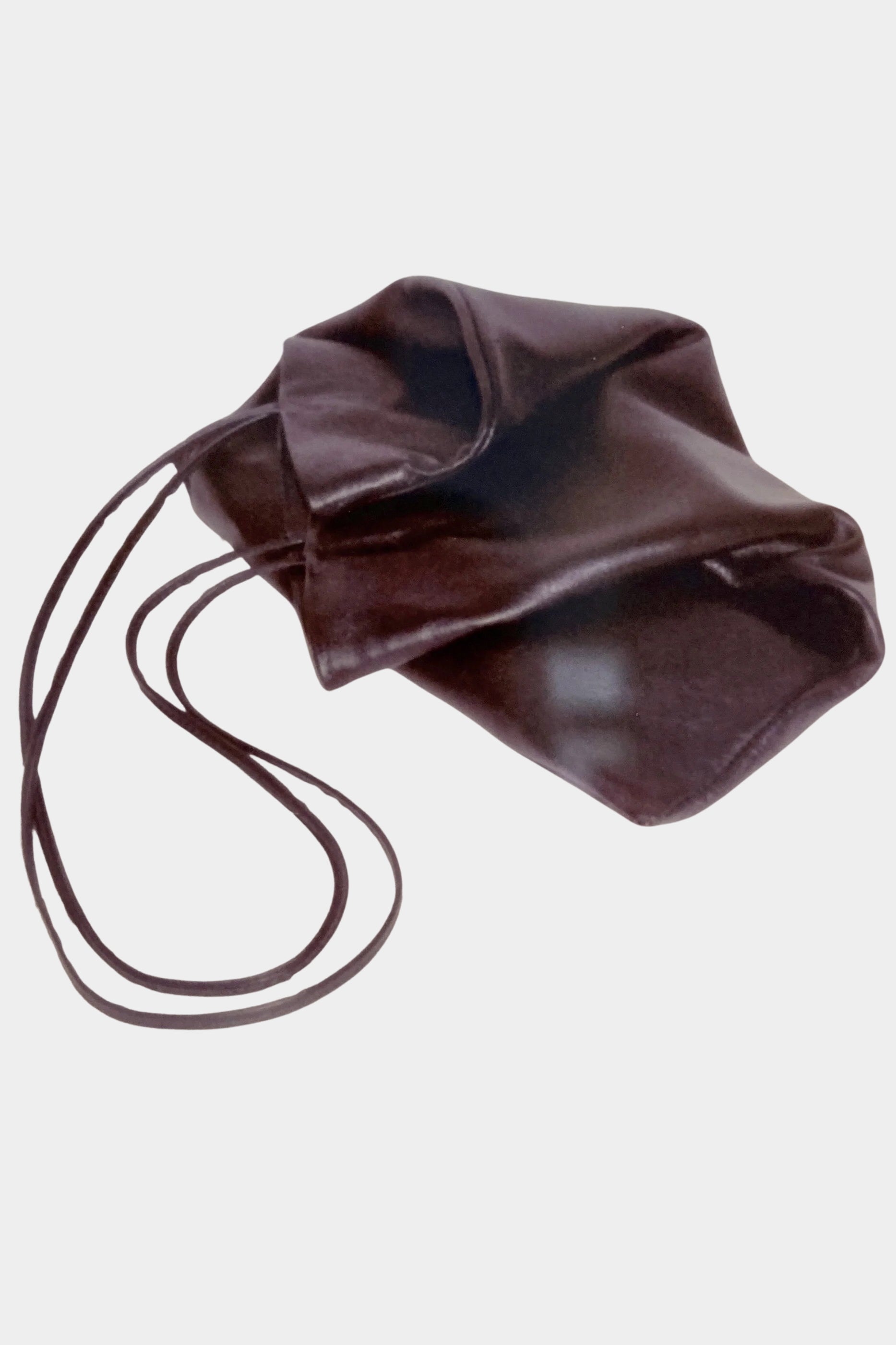 Modern Weaving Slim Lamb Sak in Braun folded on a pale surface, showing its soft leather and long straps