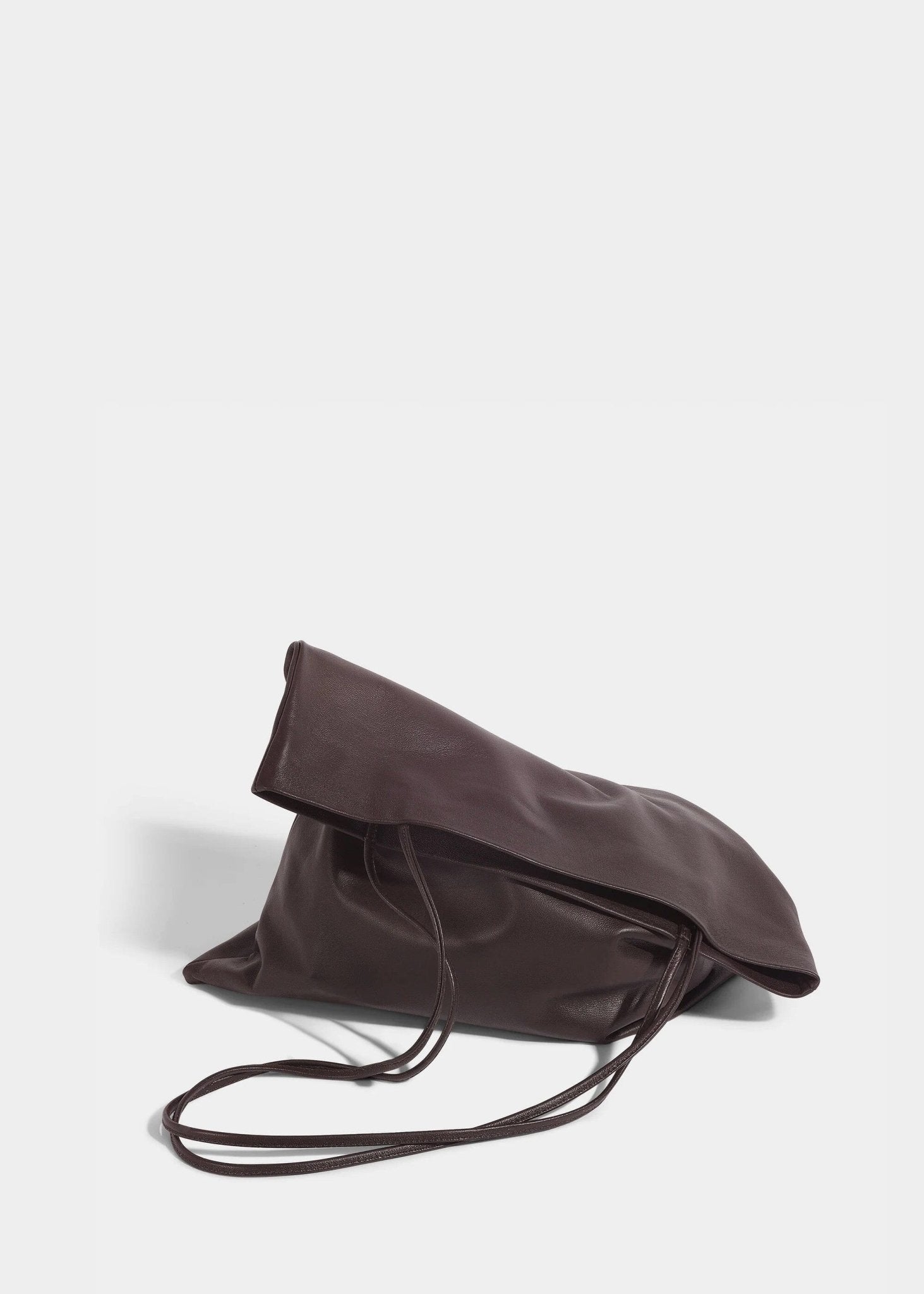Modern Weaving | Slim Lamb Sak In Braun - SHOP YUCCA Handbags MODERN WEAVING - YUCCA, Women’s clothing store Denver, women’s high quality bags, women’s online leather bags, minimalist leather bags.