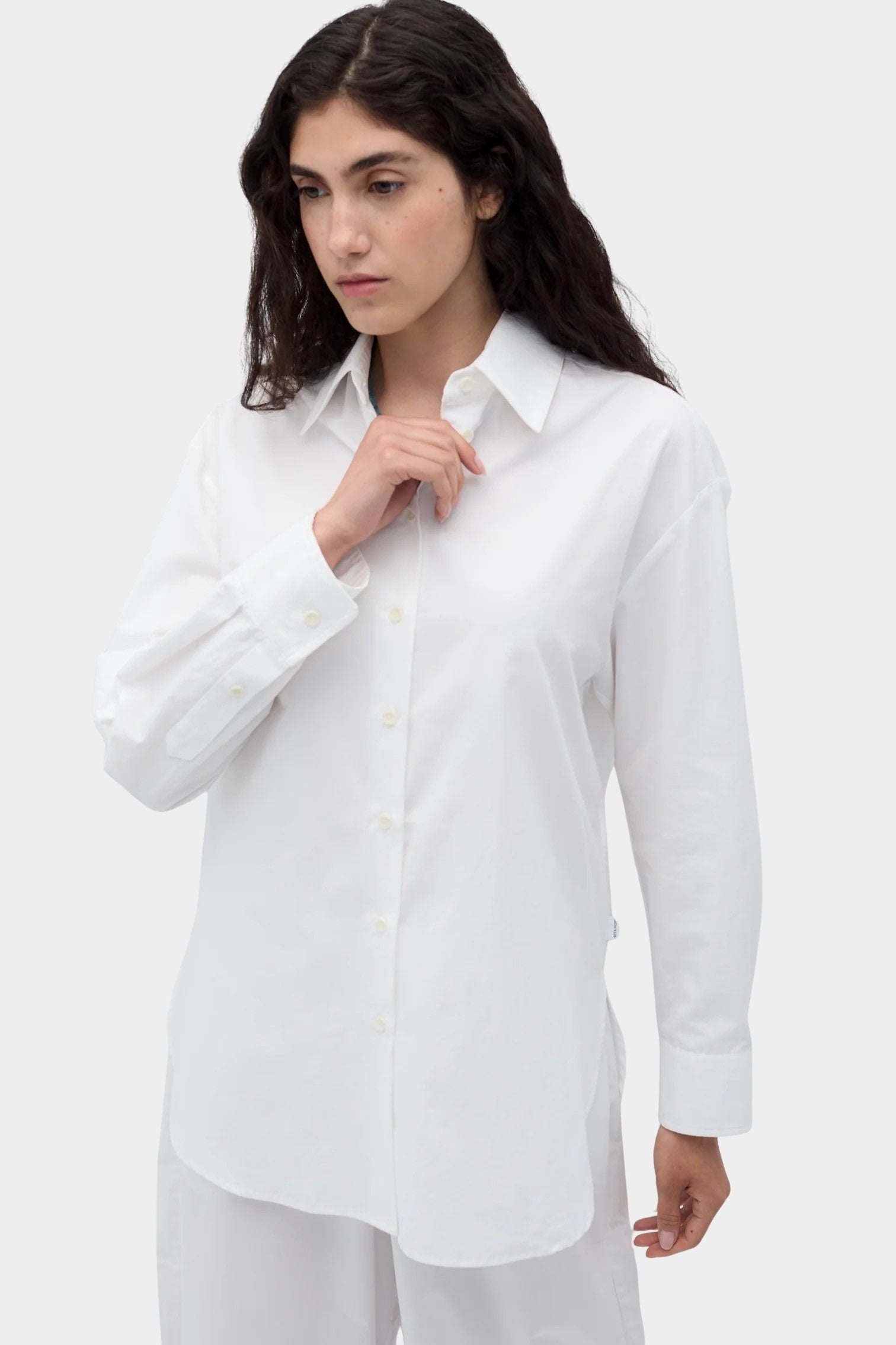 Rita Row Posets Shirt white cotton button up shirt with point collar and front buttons close up view