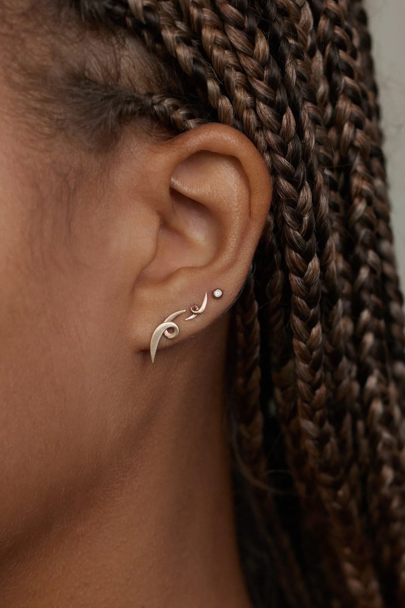 Wwake - Small Spiral Wisp Earring - Earrings - YUCCA, artistic jewelry for women, boutique stores near me.