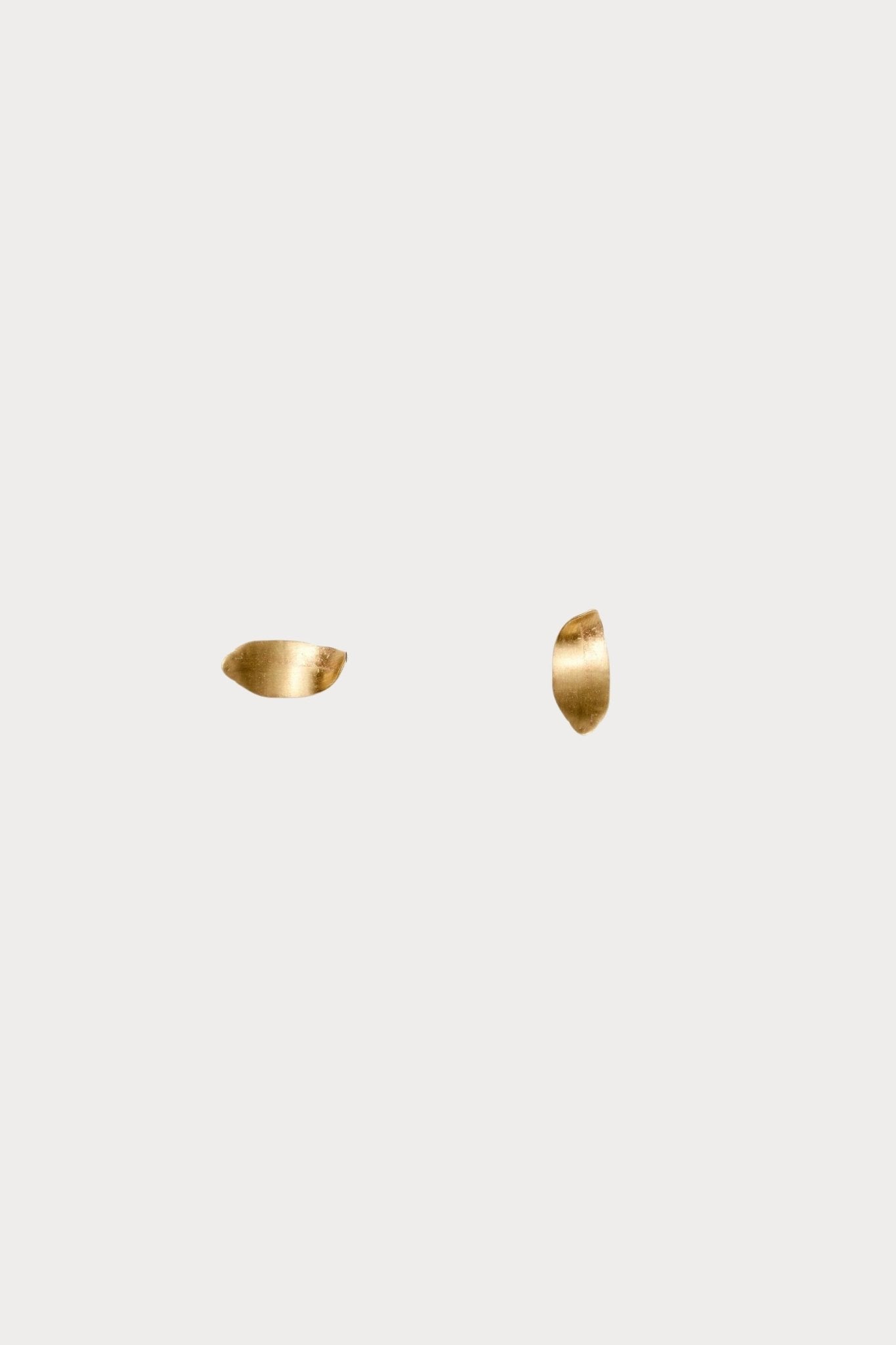 WWAKE - Smudge Wisp Earring - Earrings - YUCCA, Smudge Wisp Earring, minimalist fine jewelry, understated everyday jewelry.